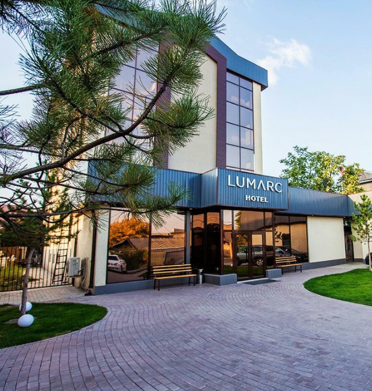 Lumarc Hotel Bishkek Bagian luar foto